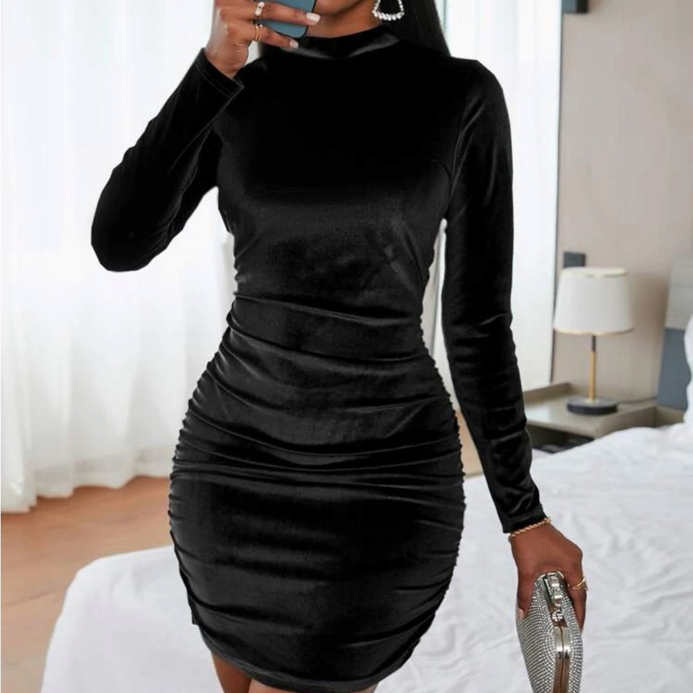 Mock neck ruched sides bodycon velvet dress